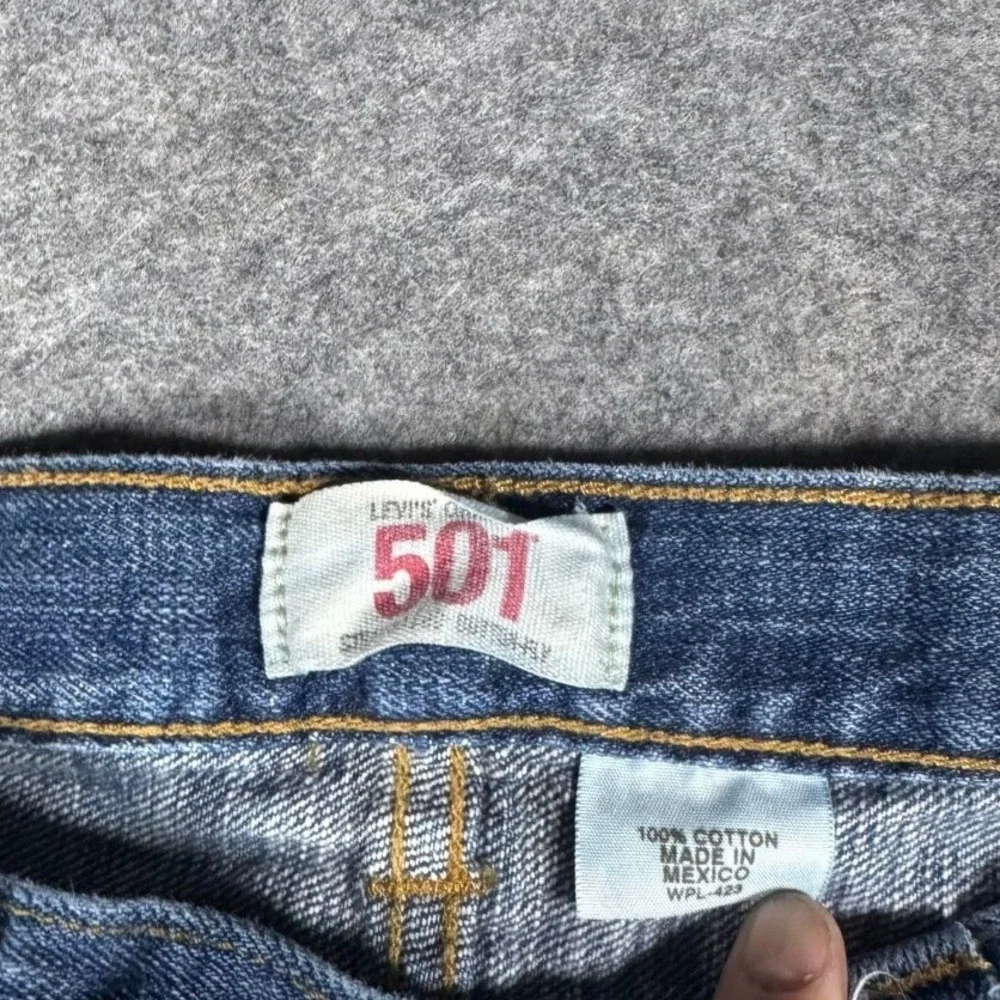 Levi's 501 Original Fit Mens Blue Denim Jeans 33x32 Button Fly Straight Y2K‎